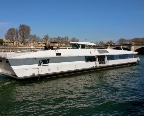 Le Point du Jour en train de naviguer sur la seine